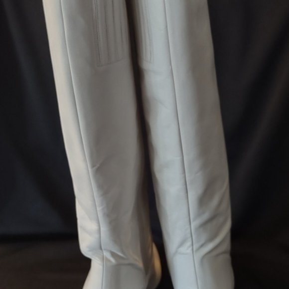 Thayer McNeil cream 3" heel knee-high boots, size 8.5M - Picture 2 of 6